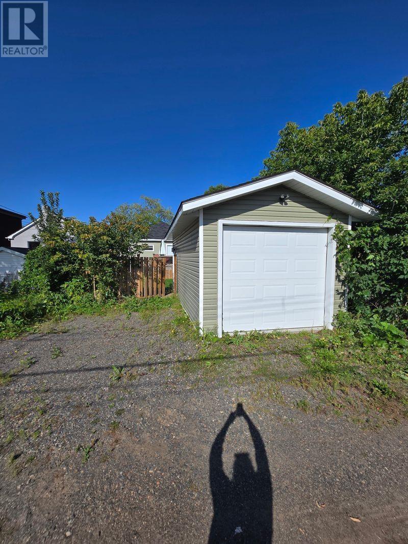 734 Franklin ST S - Image 12