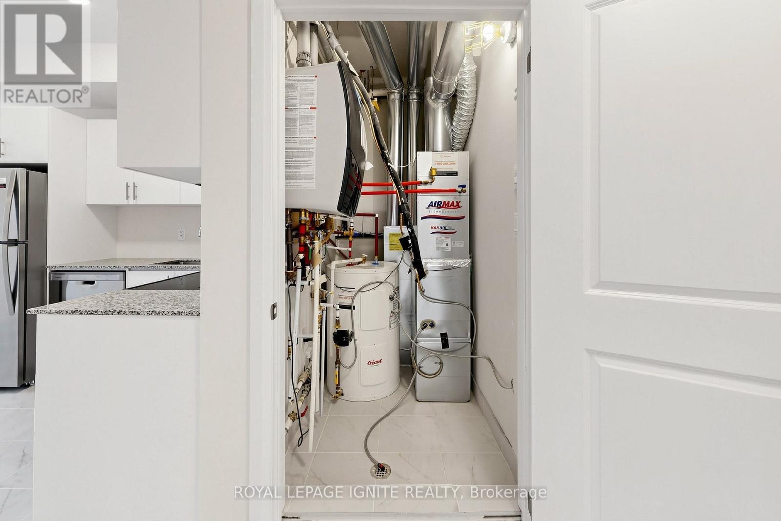 #22 155 TAPSCOTT ROAD - Image 31