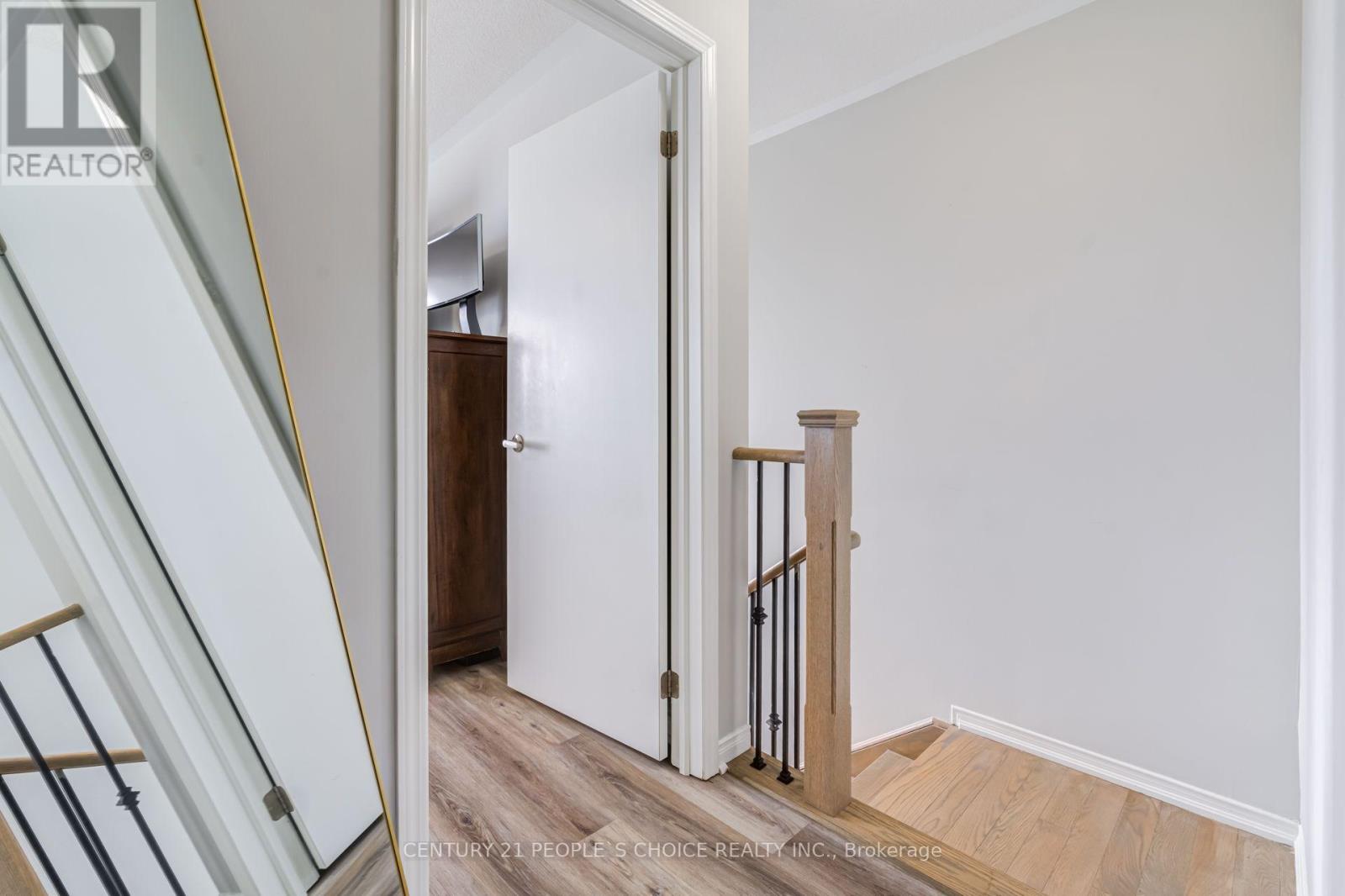 18 JEROME WAY - 25