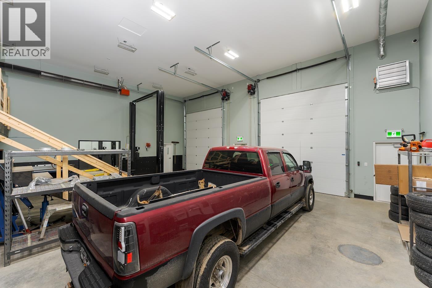 Photo 12 of 37 — 2050 HART HIGHWAY · Prince George, BC