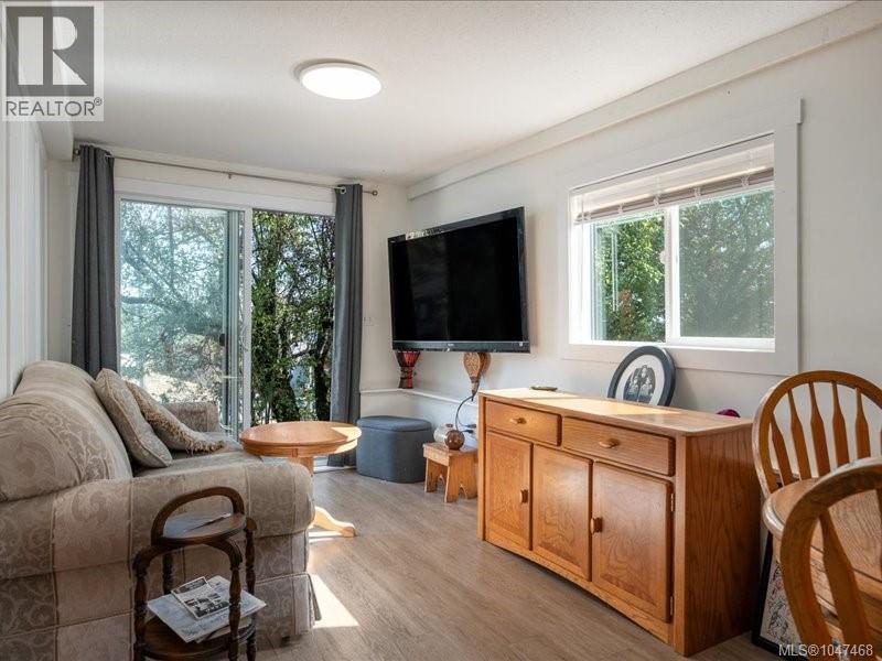 85 Robarts St - 35