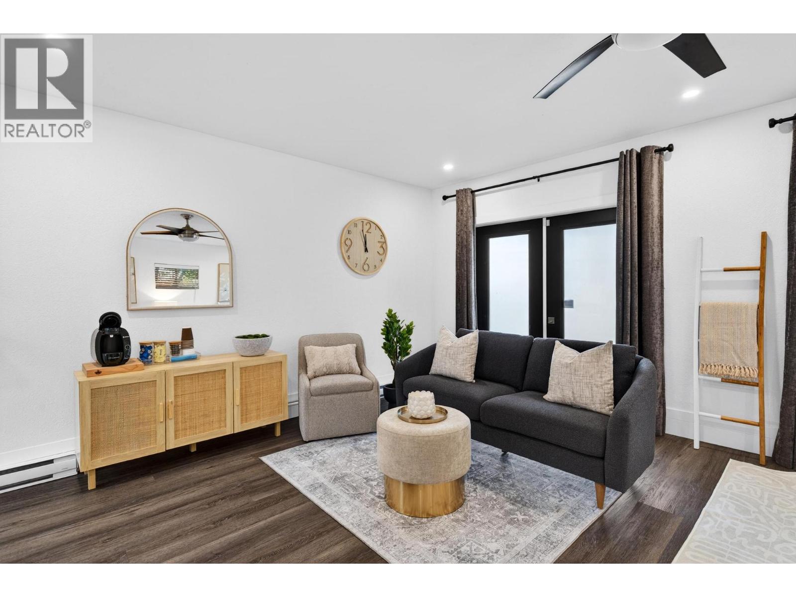 832 Manhattan Drive - Image 31