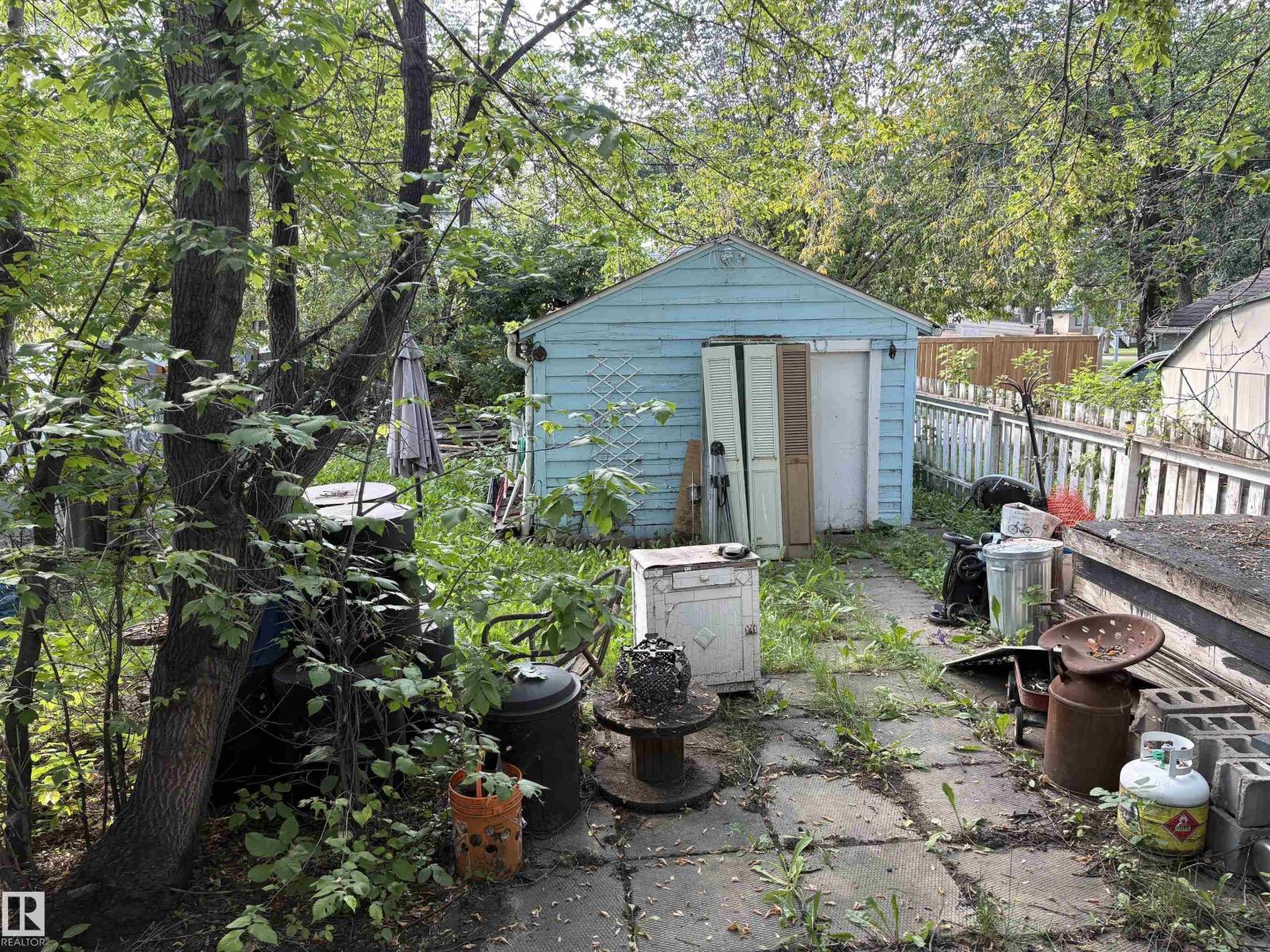 12044 64 ST NW - 9