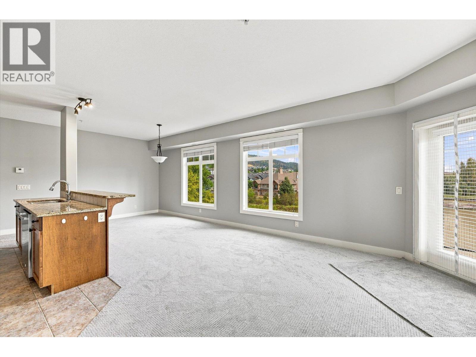 2551 Shoreline Drive Unit# 318, Lake Country