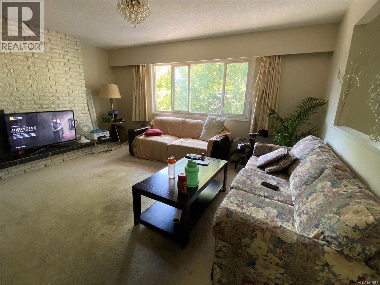  3995 Shelbourne Street, Saanich