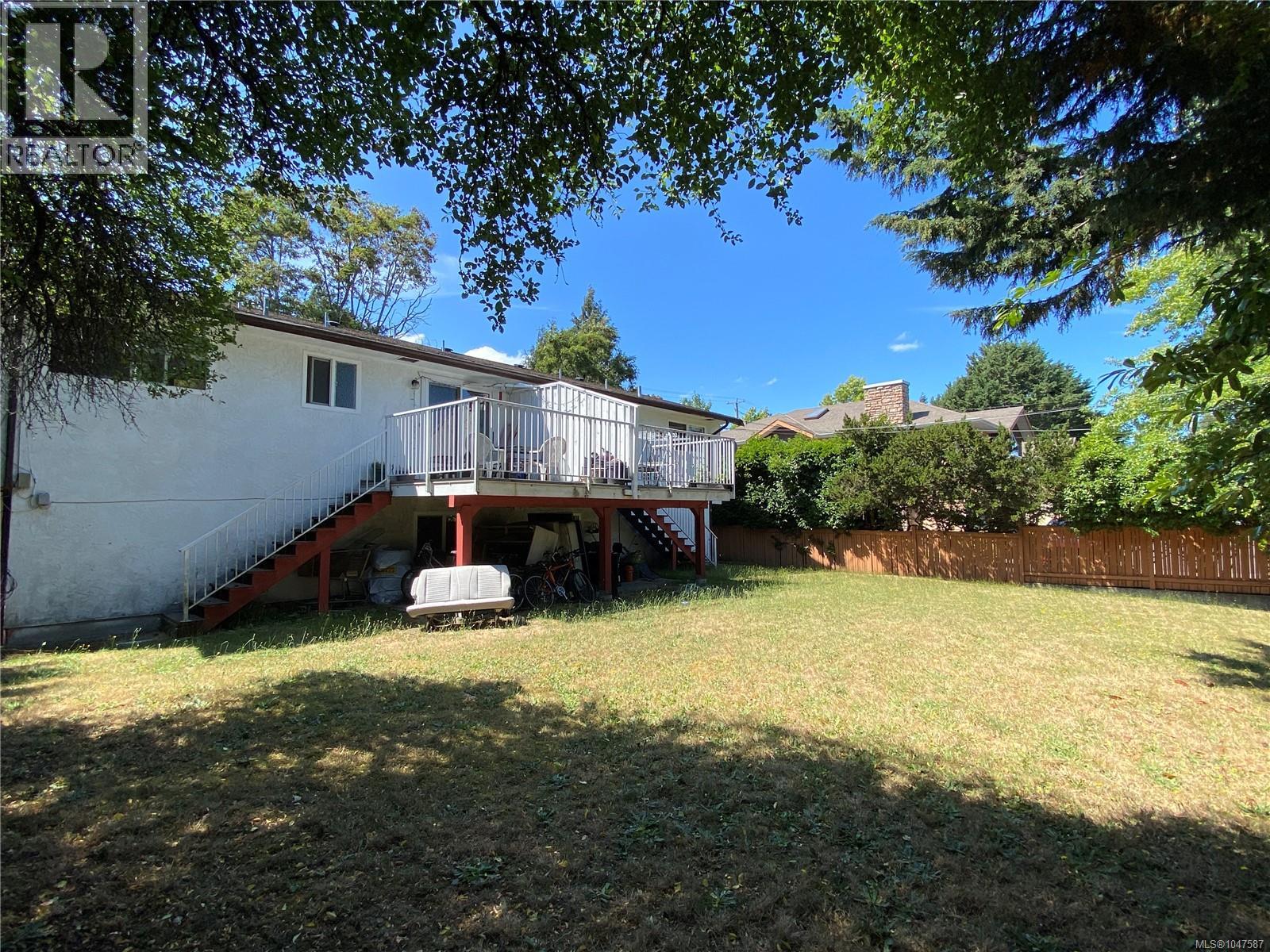  3995 Shelbourne Street, Saanich