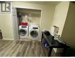 Bathroom - 3995 Shelbourne St, Saanich, BC V8N3E1 Photo 13