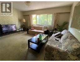 Living room - 3995 Shelbourne St, Saanich, BC V8N3E1 Photo 14