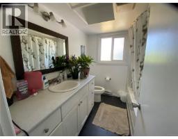 Bathroom - 3995 Shelbourne St, Saanich, BC V8N3E1 Photo 18
