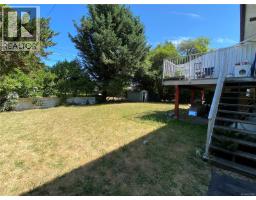 Bathroom - 3995 Shelbourne St, Saanich, BC V8N3E1 Photo 6