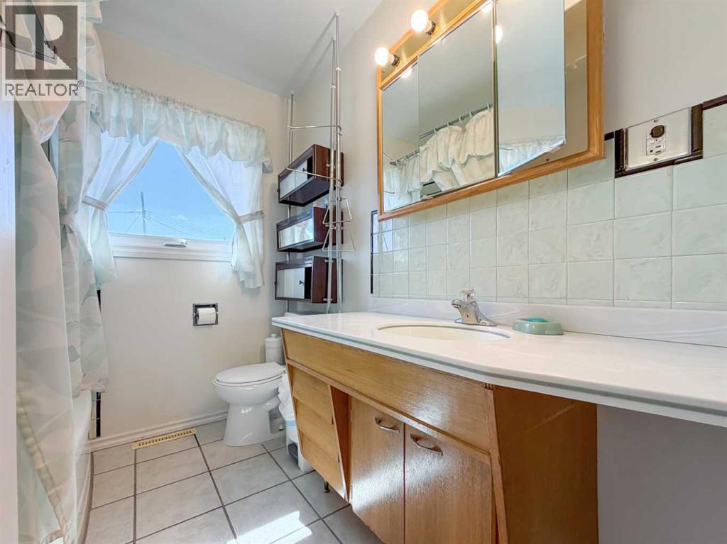 3 2 Avenue SW - 11