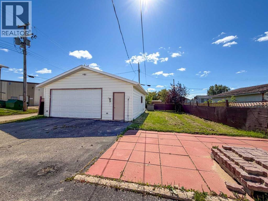 3 2 Avenue SW - 21