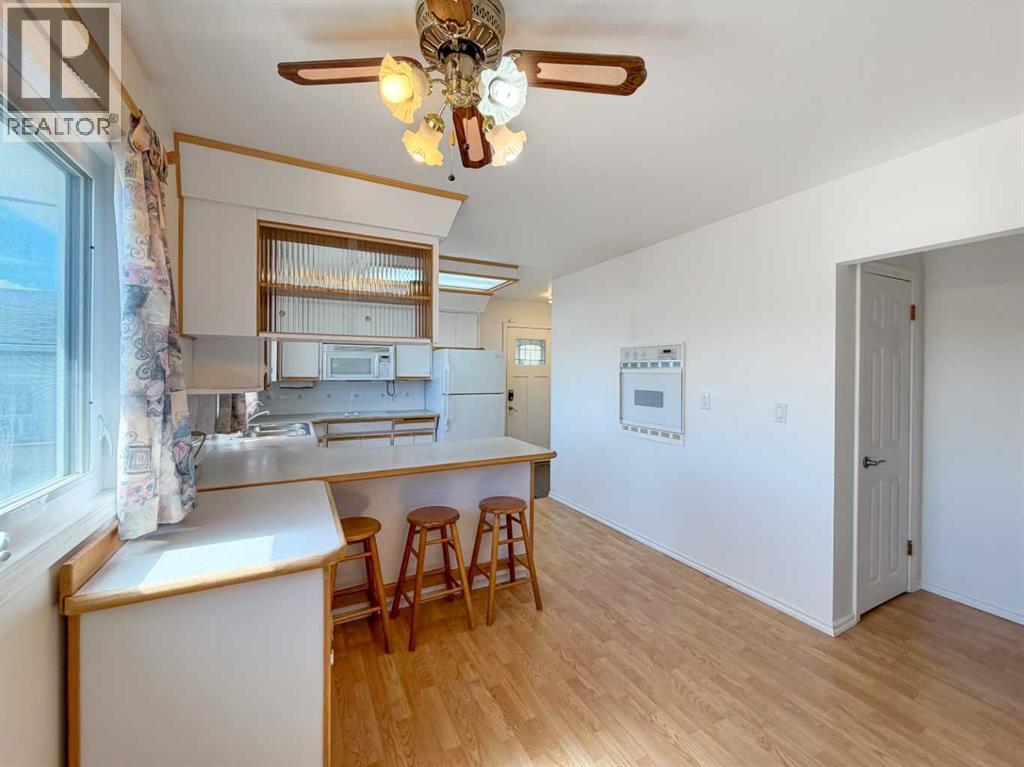 3 2 Avenue SW - 6