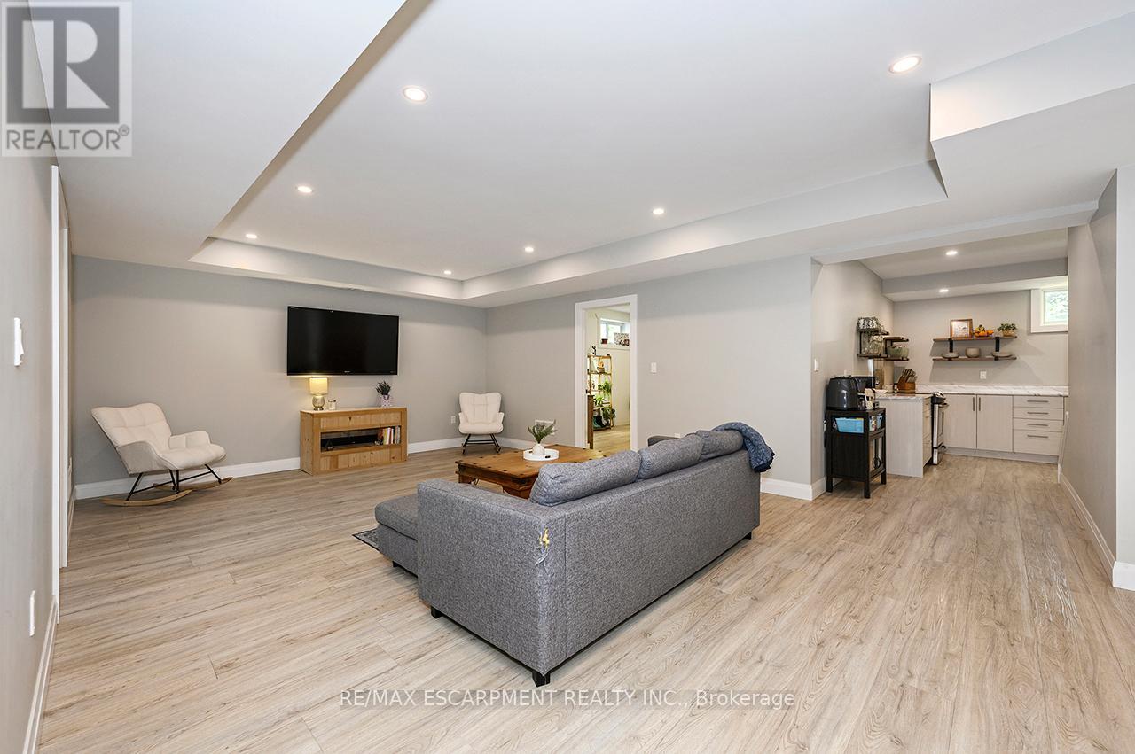 1068 XAVIER STREET - Image 28