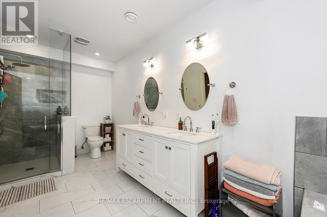 1068 XAVIER STREET - Image 32
