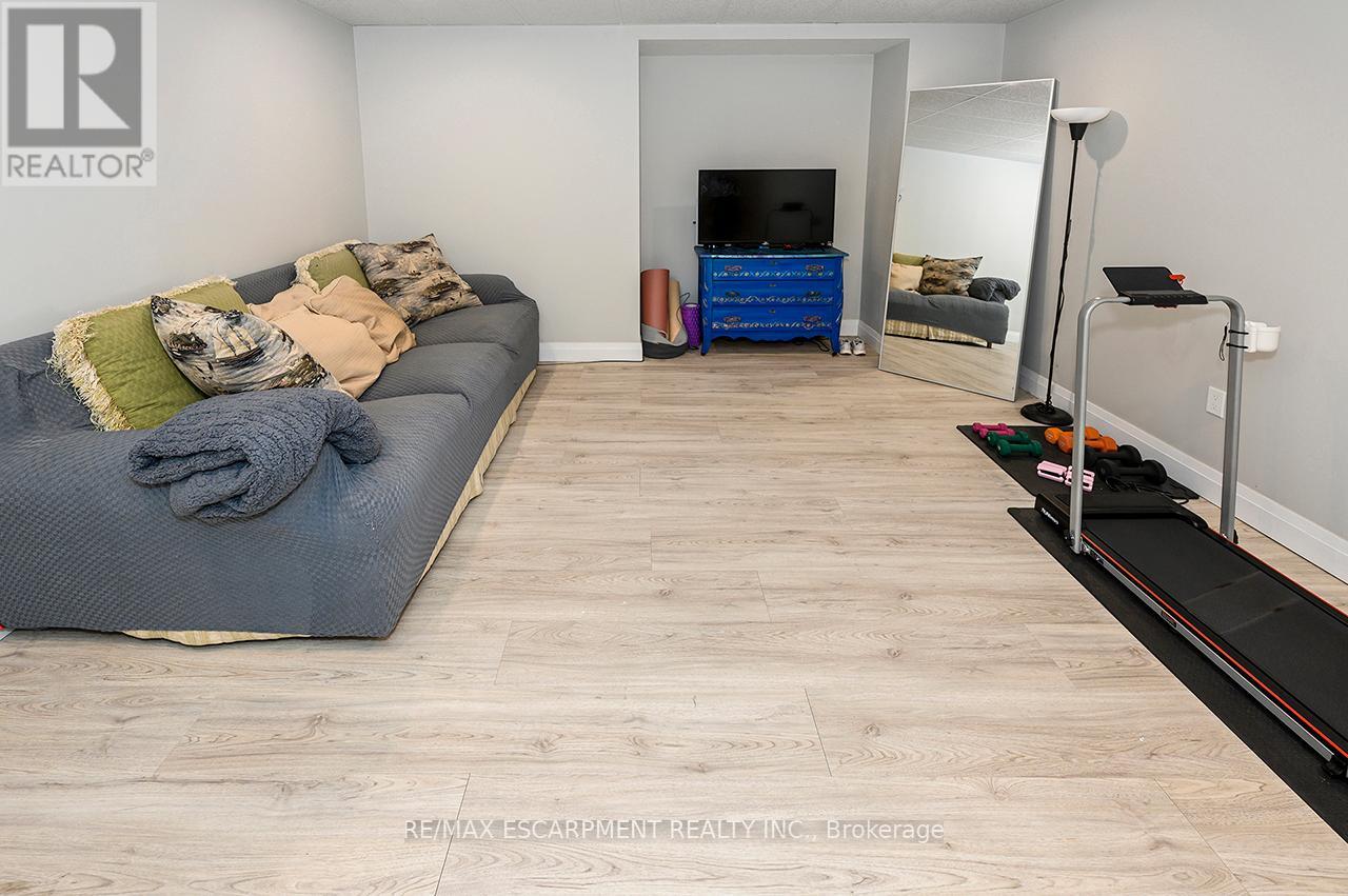 1068 XAVIER STREET - Image 34