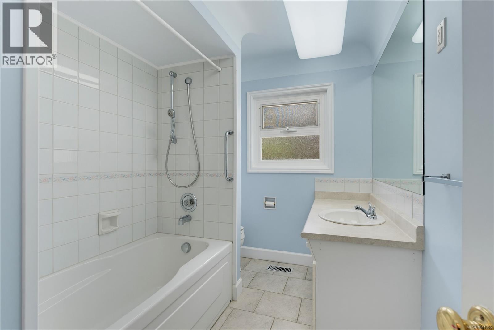  3493 Cardiff Place, Oak Bay