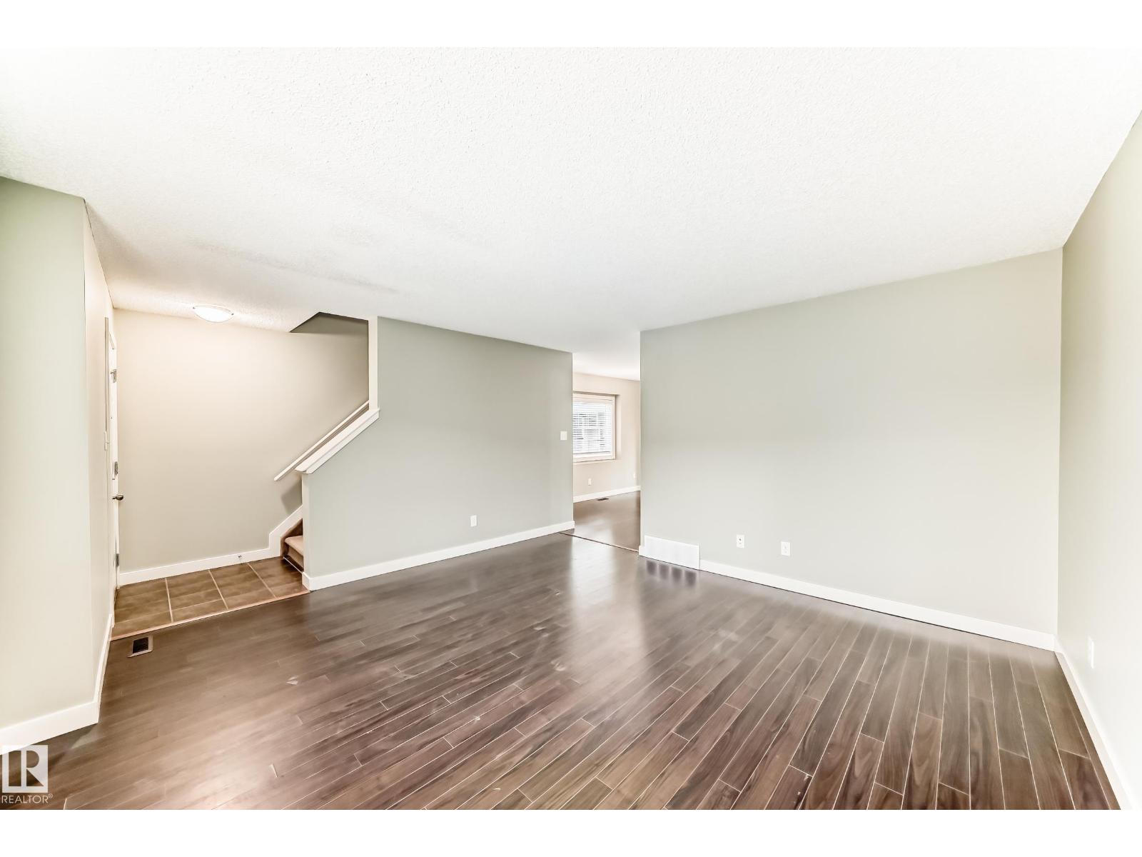 #47 12004 22 AV SW - Image 5