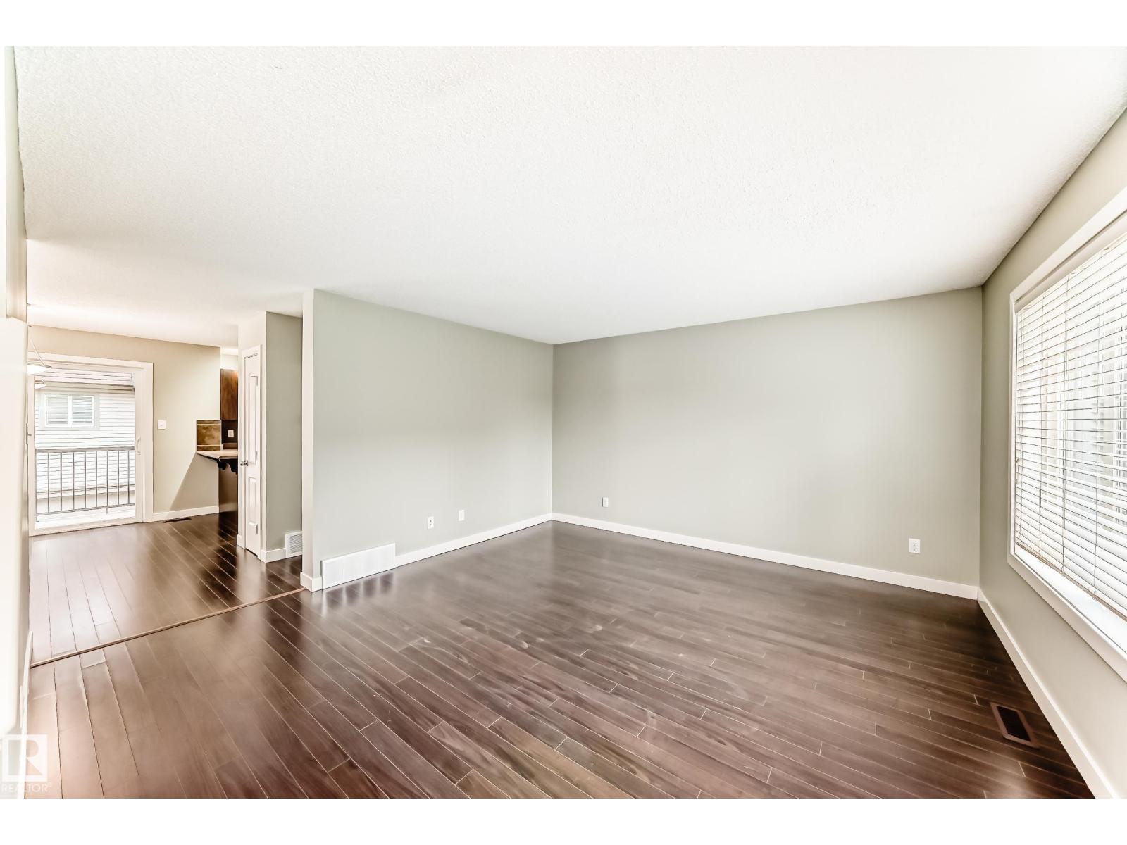 #47 12004 22 AV SW - 6