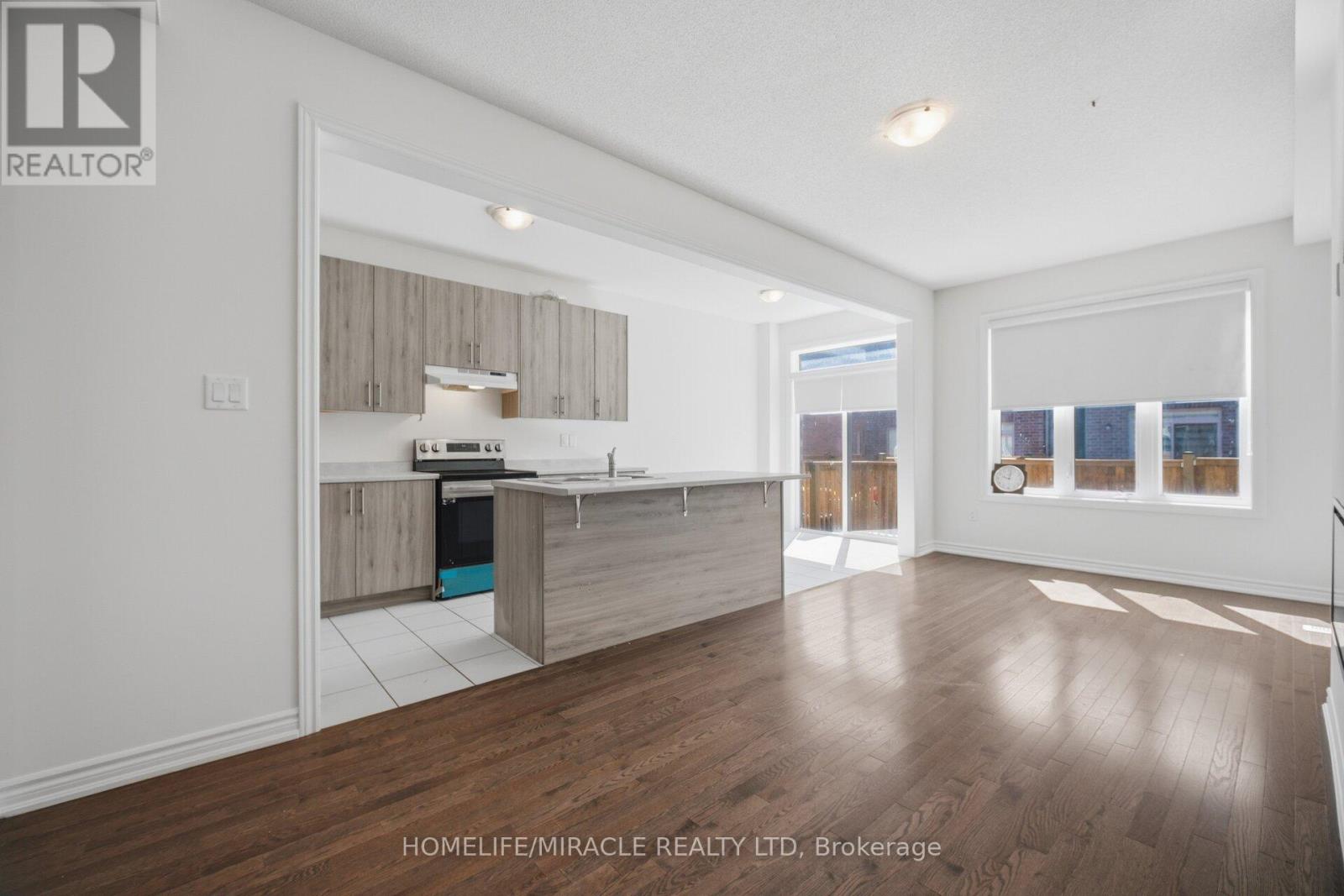 19 DONALD FICHT CRESCENT - 10