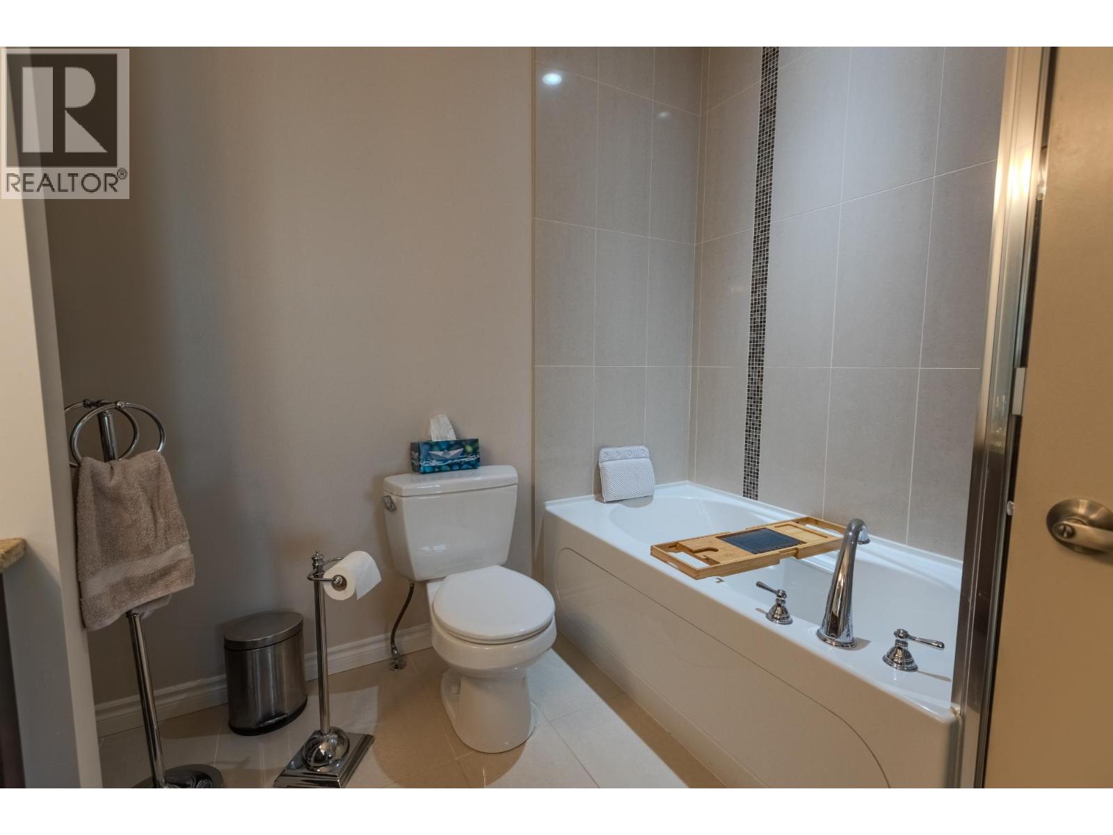 1542 GOLF RIDGE Drive - 23