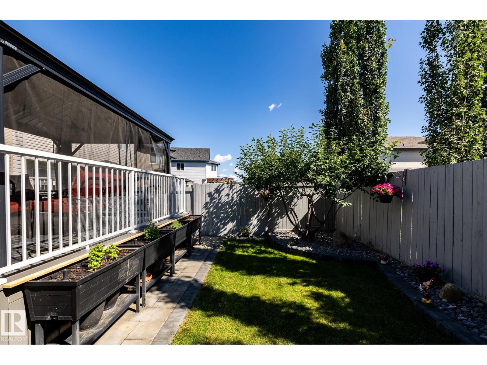 8919 176 AV NW - 55