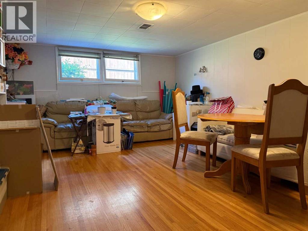 2848 24 Street NW - 10