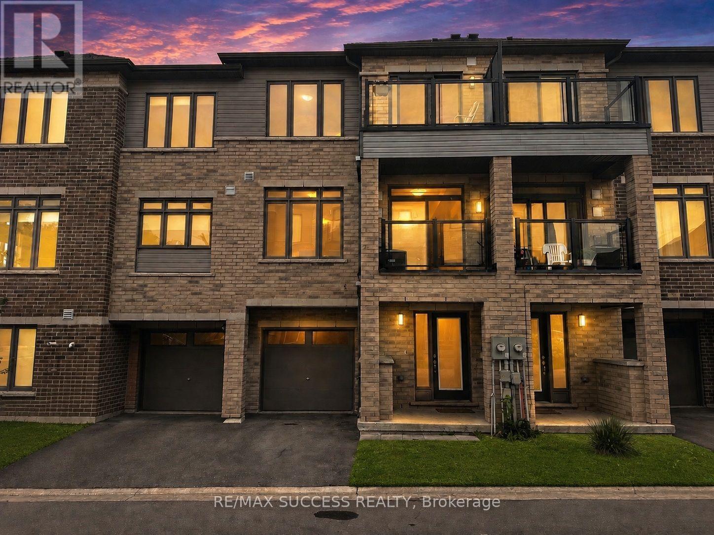 #502 585 COLBORNE STREET E - 1