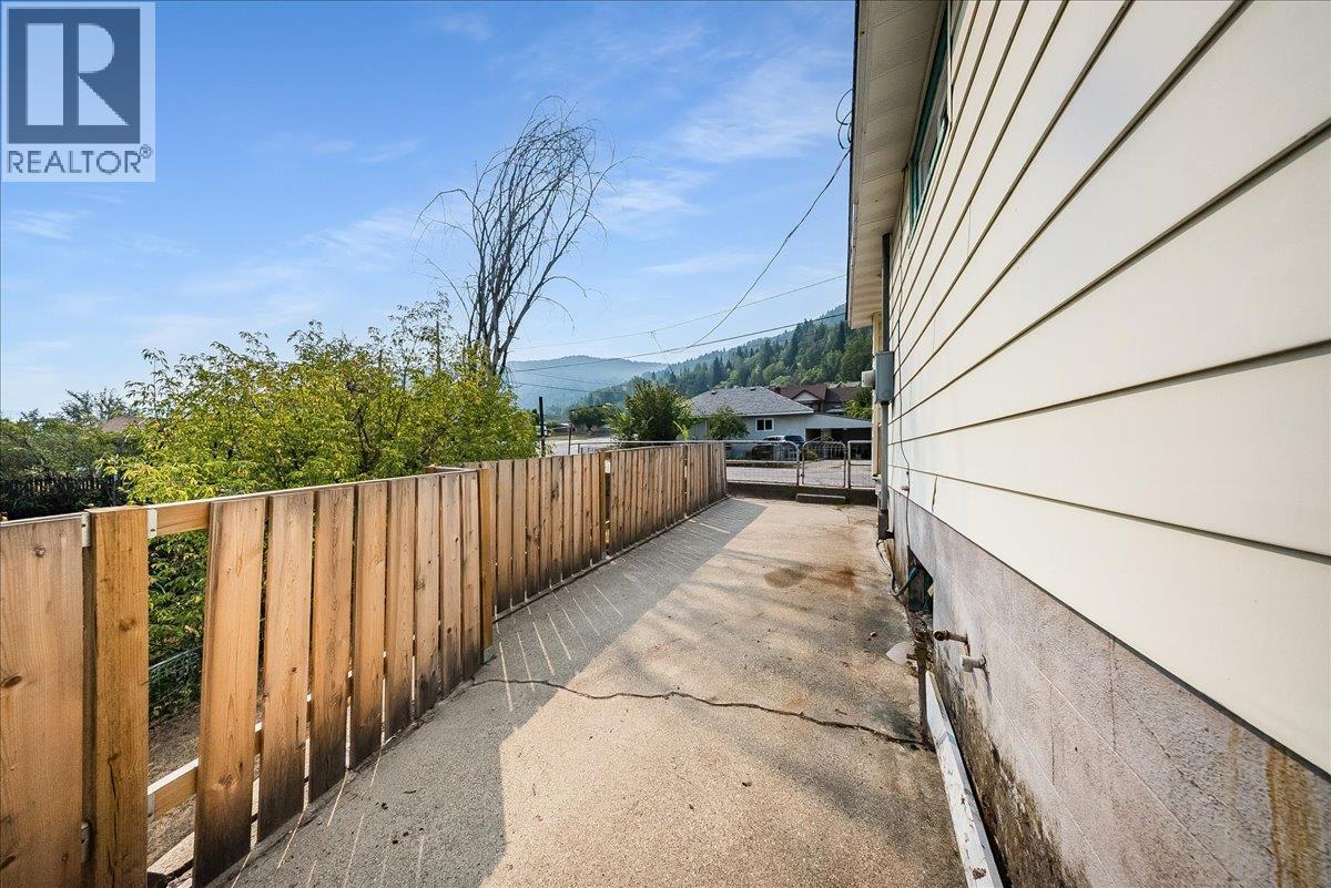 795 Binns Street, Trail