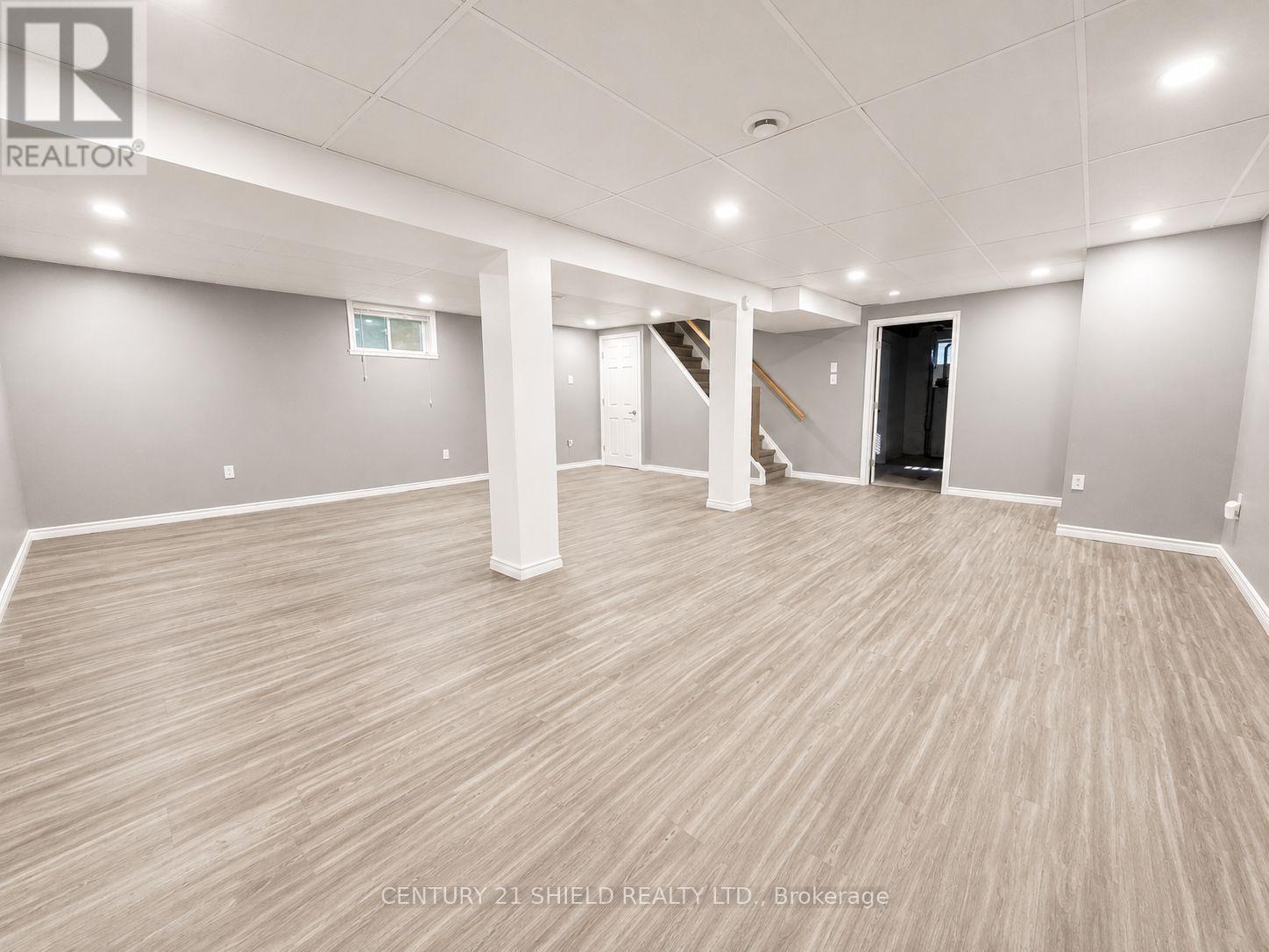 117 ELLEN AVENUE - 26