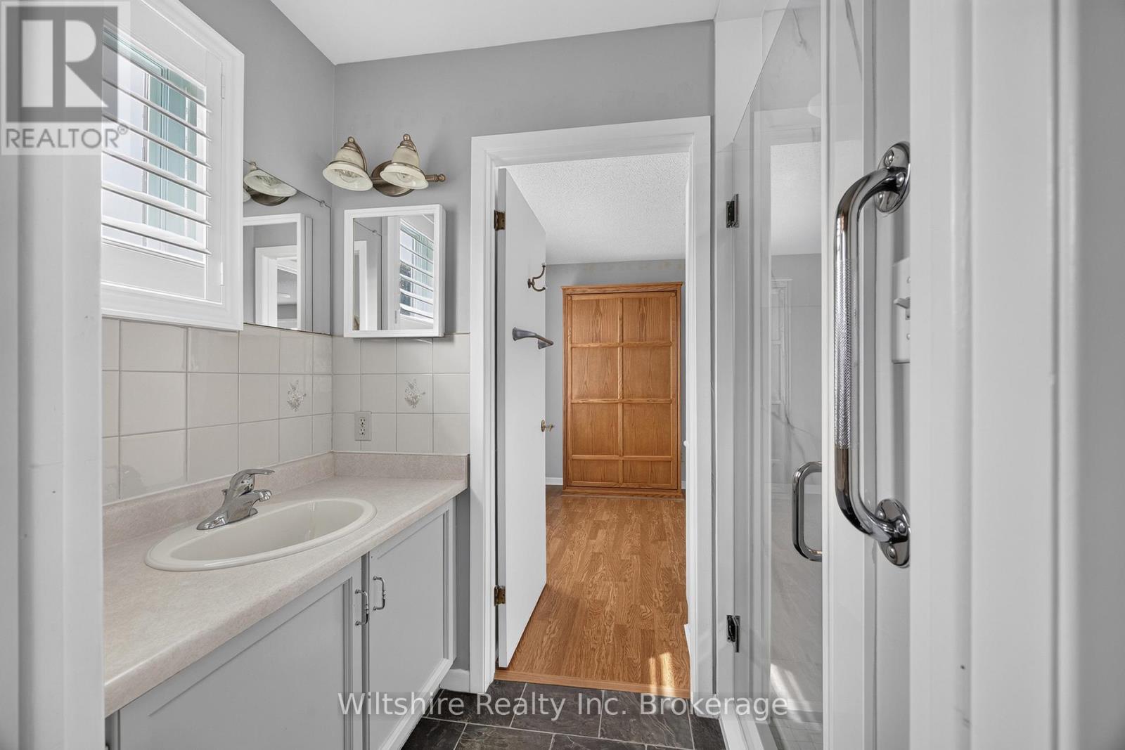 75 EDWIN CRESCENT - Image 10