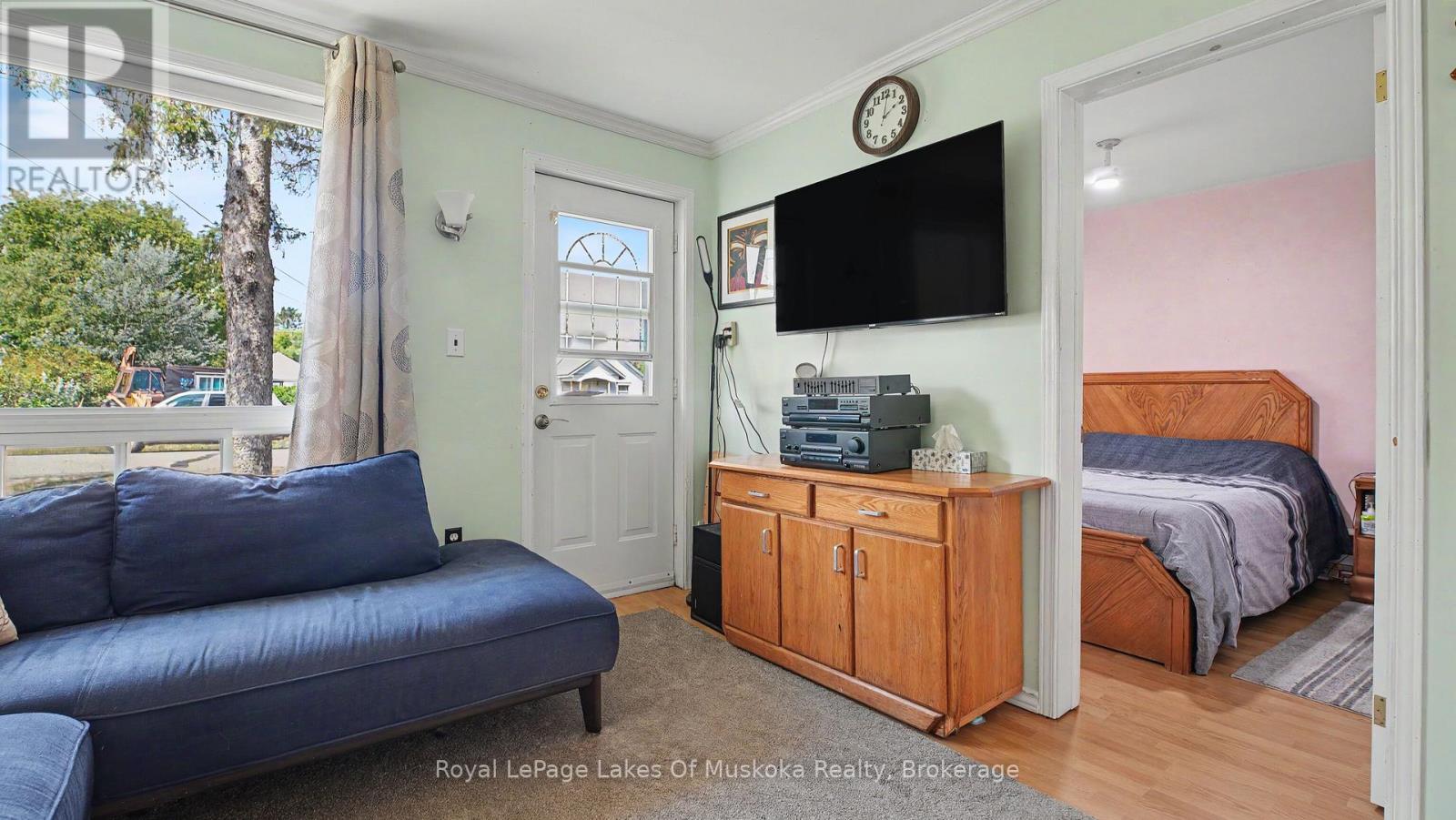 7 MAPLE STREET - 8