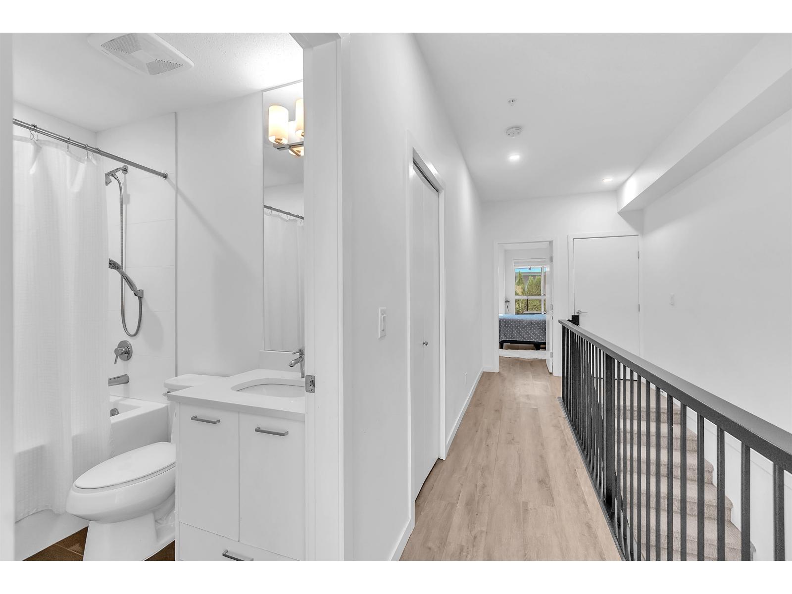 B210 20087 68 AVENUE, Langdale