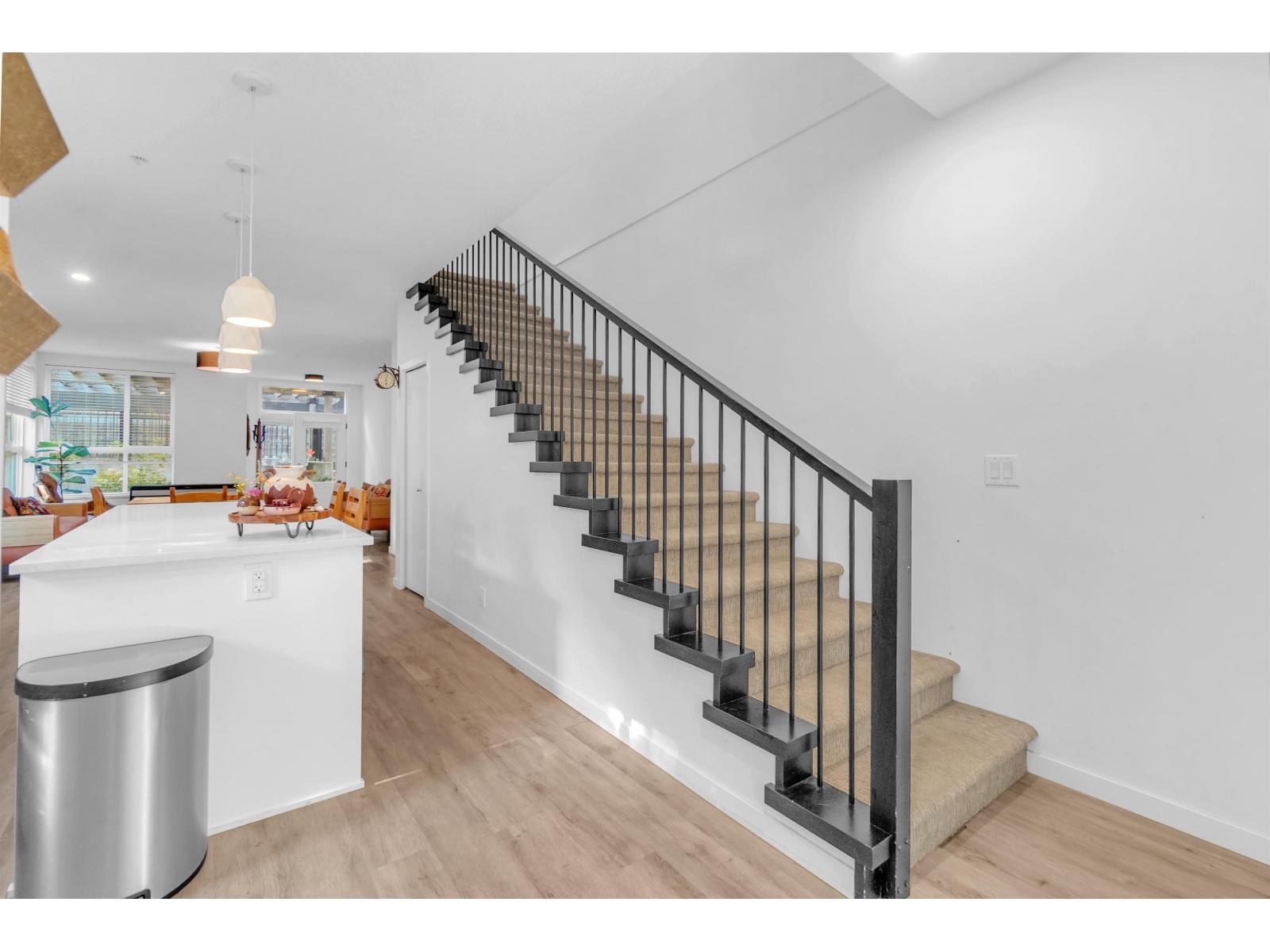 B210 20087 68 AVENUE, Langdale