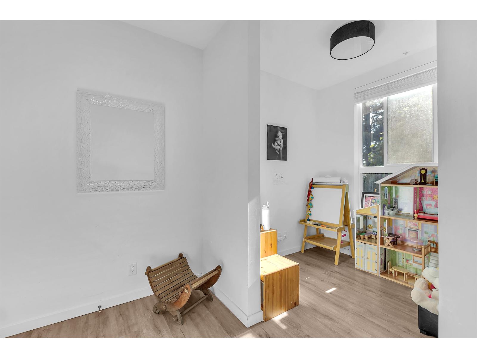 B210 20087 68 AVENUE, Langdale