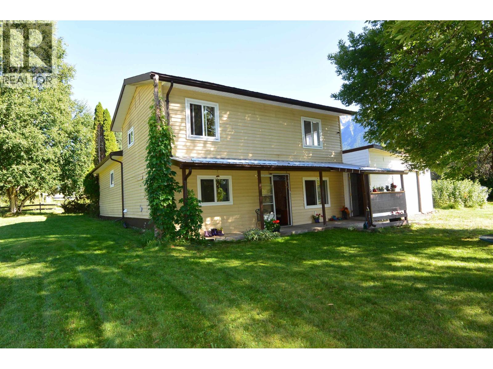 1555 ALDOUS Street, Hazelton
