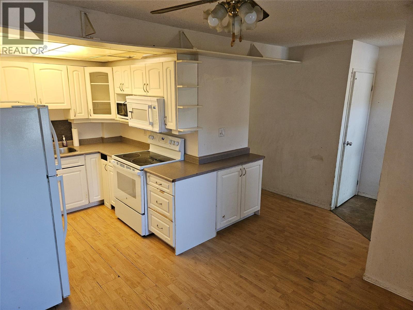 915 Dogwood Street - 4
