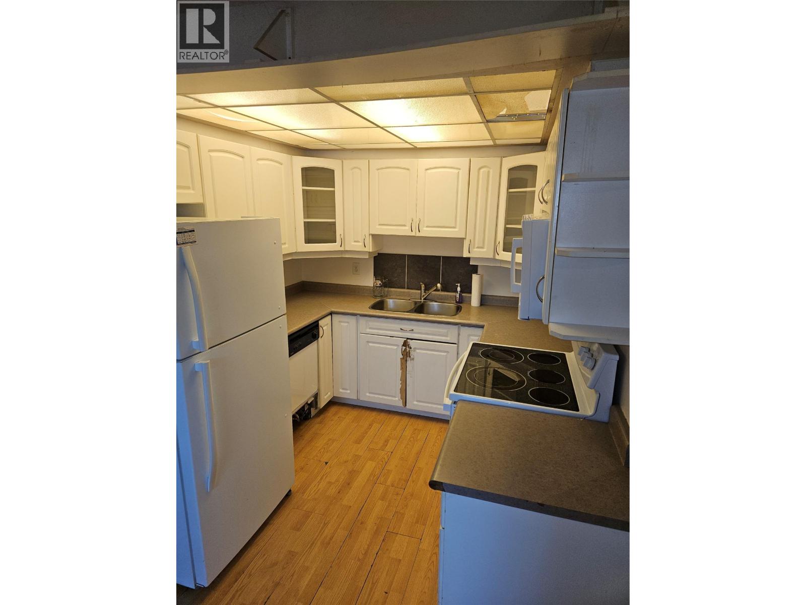 915 Dogwood Street - 5