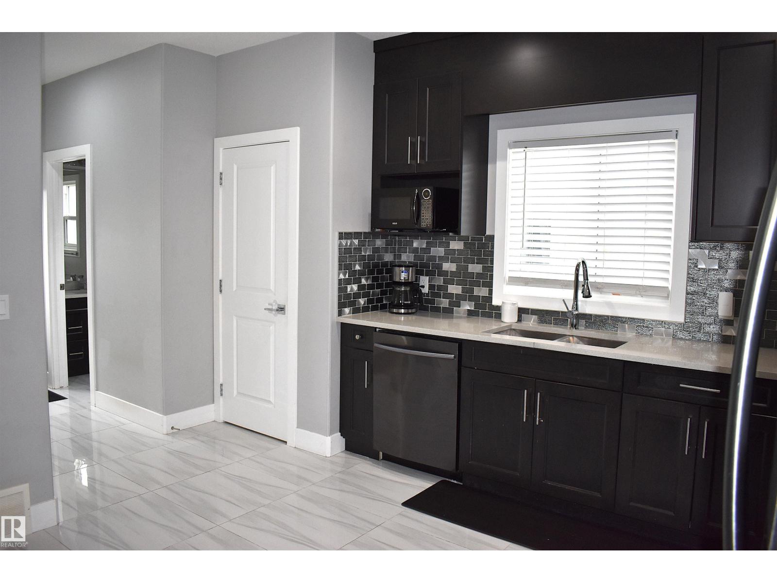 10510 153 ST NW - 8