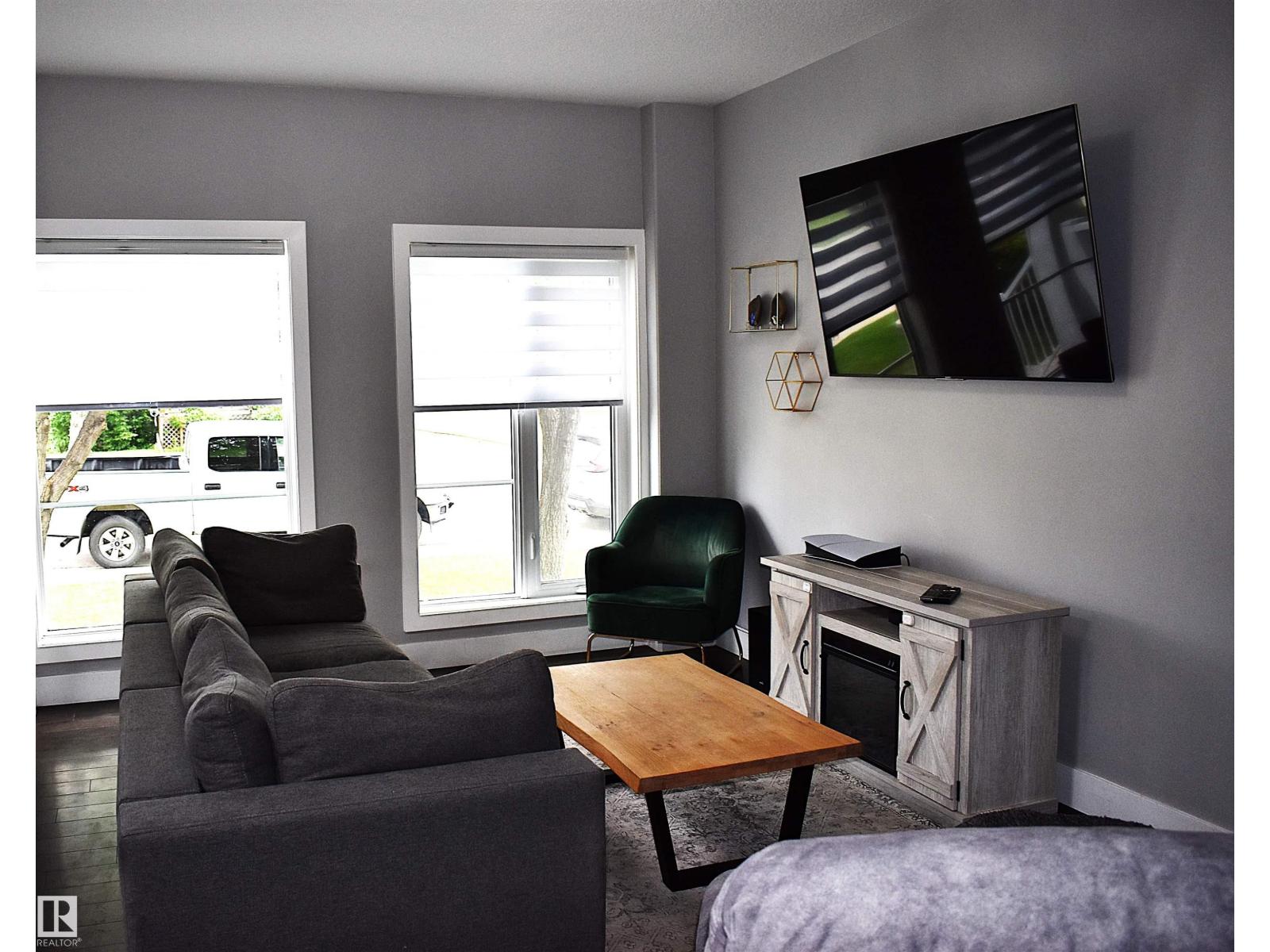 10510 153 ST NW - 11