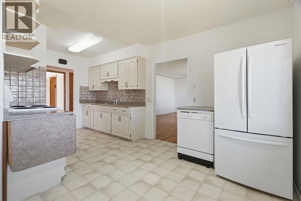 100 Westminster Drive SW - 4