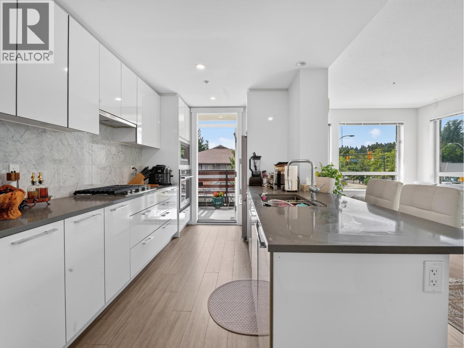 205 2663 LIBRARY LANE, North Vancouver