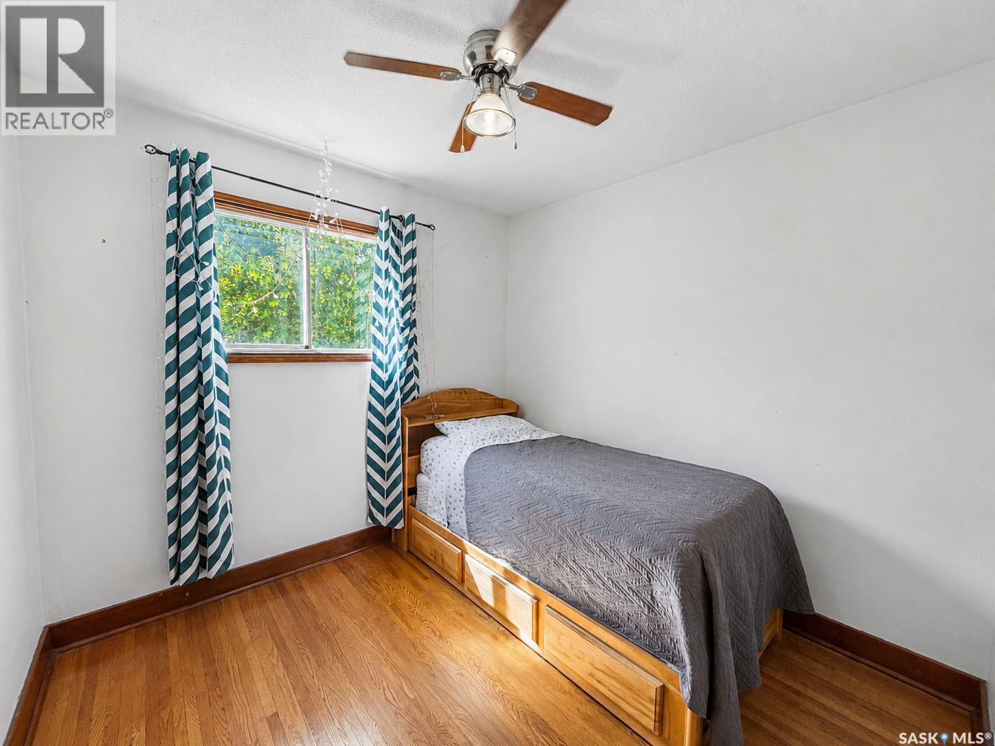 537 10th STREET E - 11