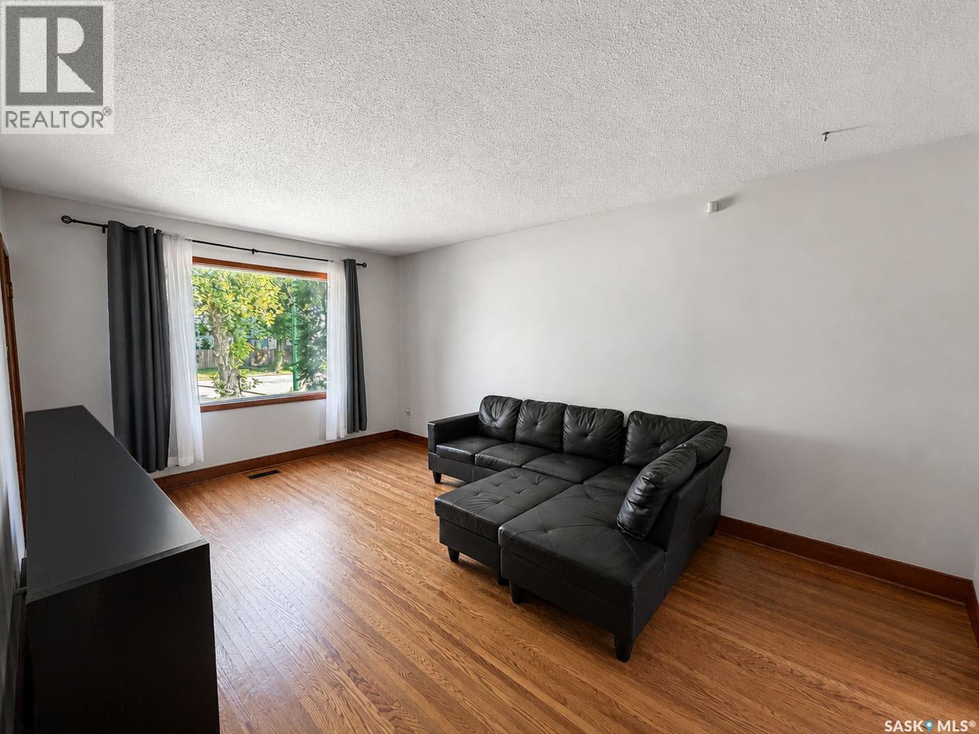 537 10th STREET E - 4