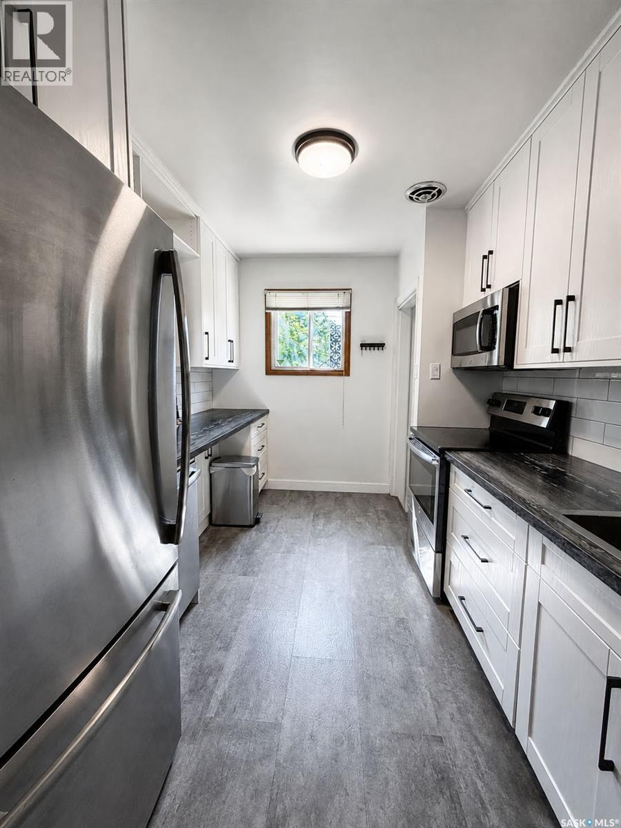 537 10th STREET E - 8