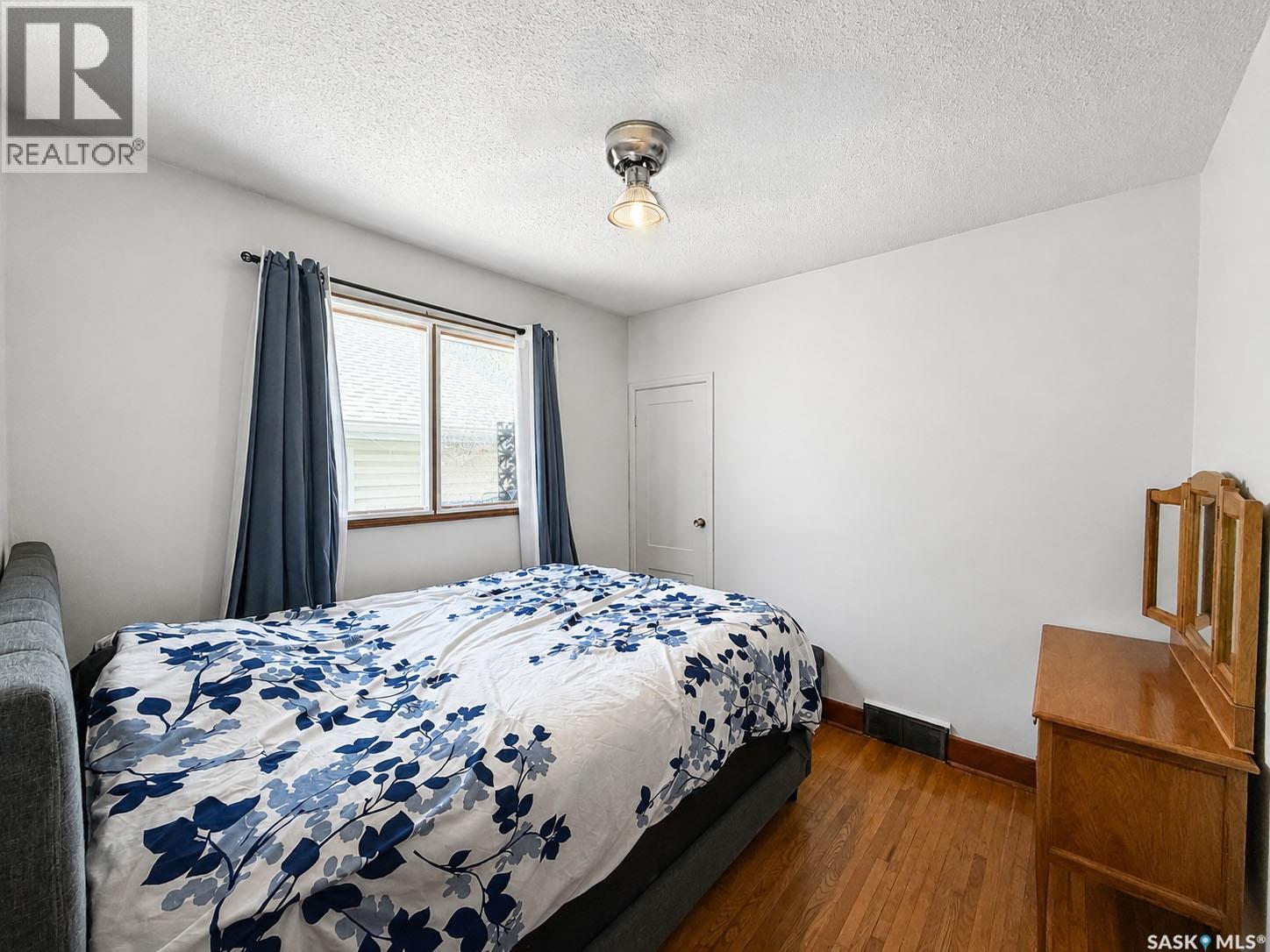 537 10th STREET E - 9