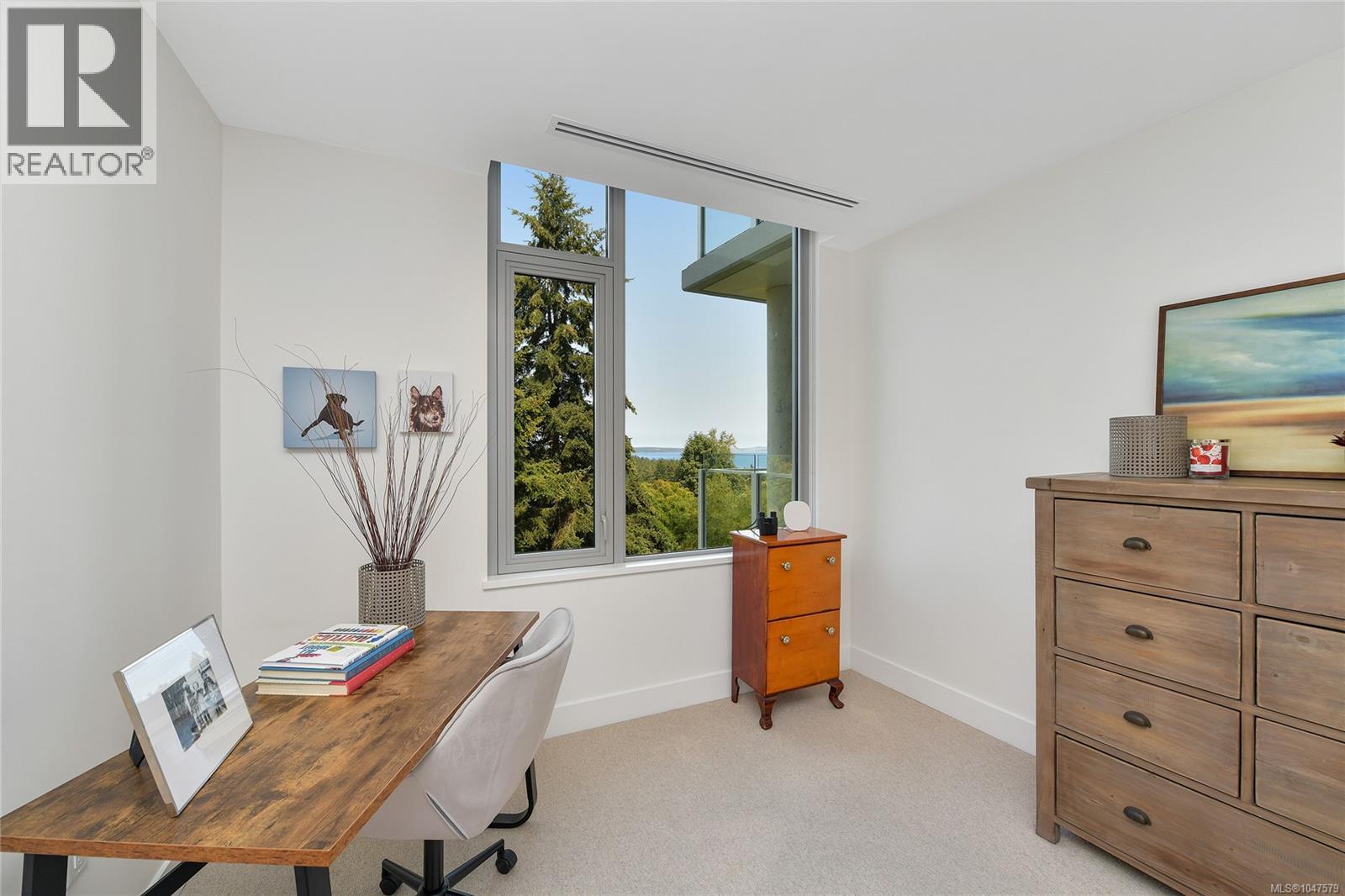 202 5388 Hill Rise Terrace, Saanich