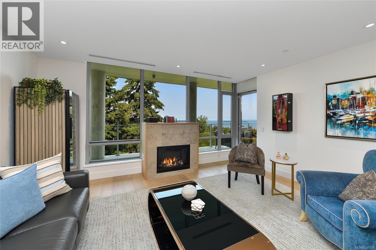 202 5388 Hill Rise Terrace, Saanich