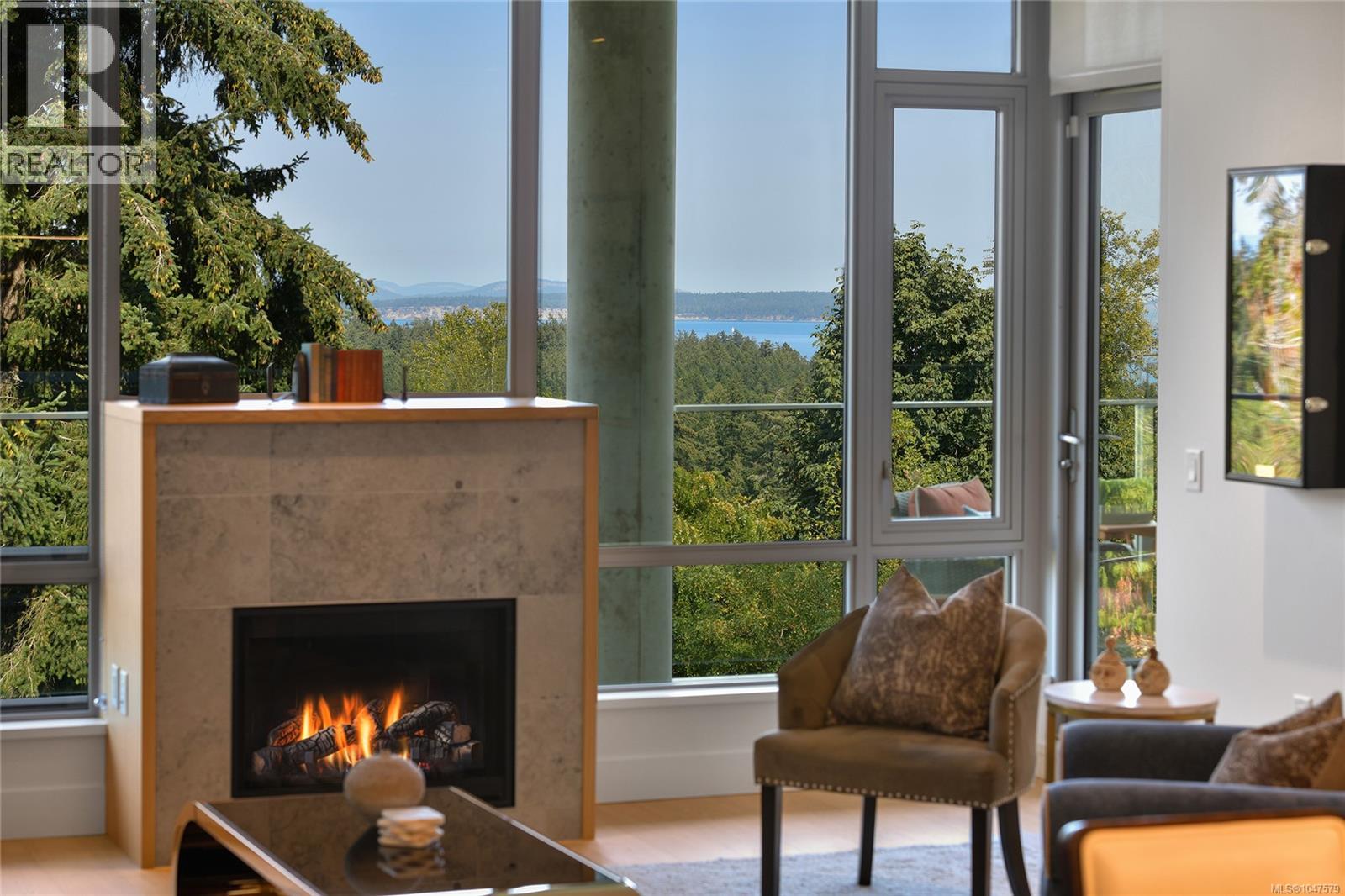 202 5388 Hill Rise Terrace, Saanich