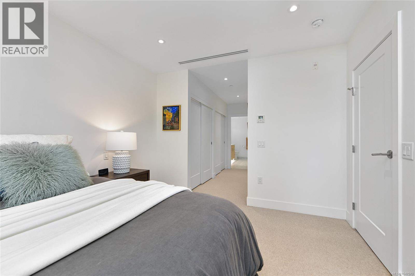202 5388 Hill Rise Terrace, Saanich